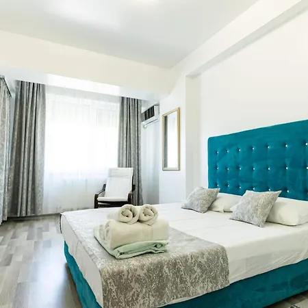 Edy Summerland * Mamaia